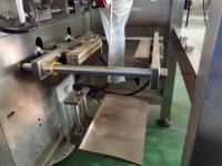 Machine d'emballage automatique verticale quantitative pour le remplissage de sachets de miel liquide, de bâtonnets de lait frais et de sachets de yaourt