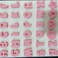 Ensemble de 26 breloques en silicone en forme de lettres pour colliers et laisses d'animaux de compagnie, breloques personnalisées avec nom pour chiens et chats, 3 tailles, OEM