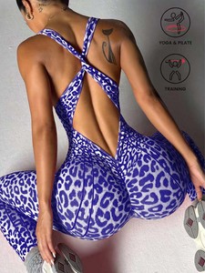 Mono de yoga explosivo sin costuras para otoño, con almohadillas de pecho desmontables, tiras cruzadas y estampado de leopardo, pantalón por encima de la rodilla - Product Image 5