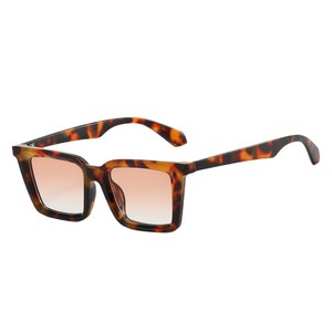 Gafas de sol rectangulares con montura completa, lentes degradadas, protección solar UV400, estilo retro, unisex, para adultos - Product Image 1