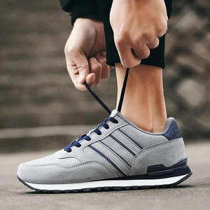 รองเท้าวิ่งผู้ชายรุ่นคลาสสิกใหม่ปี 2025 ดีไซน์เนอร์ รองเท้าวิ่งลำลองแบบผูกเชือก ระบายอากาศได้ดี เหมาะสำหรับกิจกรรมกลางแจ้ง - Product Image 4