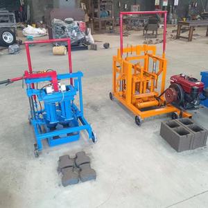 Machine manuelle motorisée économique pour la fabrication de blocs creux en ciment et sable avec technologie de vibration et moule pour la construction - Product Image 6