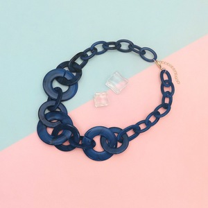New Fashion Exaggerated Atmosphere Female Acrylic Ring Pendant Necklace Acrylic for Women Fashion Neck Ornaments - Product Image 5