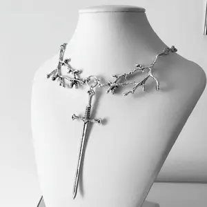 Moda Goth rami croce spada collana ciondolo gioielli goth unici accessori alternativi