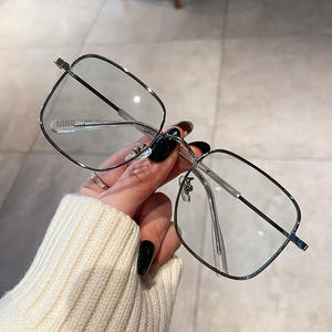 Lunettes de soleil Qianai en métal, monture carrée, protection UV400, unisexe, tendance, type 3, verres en PC - Product Image 1