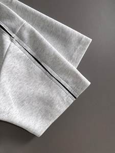 Camiseta <span class=keywords><strong>Henley</strong></span> Casual de Manga Corta para <span class=keywords><strong>Hombre</strong></span>, Estilo Americano, con Cuello en V, Contraste de Colores y Logotipo Bordado Pequeño - Product Image 5