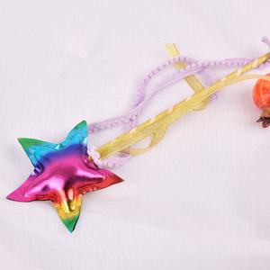 Baguettes de fée étoilées à dégradé de couleurs pour enfants - Accessoires en tissu faits main de bonne qualité avec pompons pour Ramadan et remise des diplômes - Product Image 4