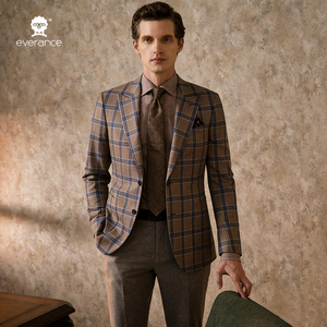 Costume élégant pour homme à carreaux foncés pour tenue de bureau quotidienne, style moderne - Product Image 2