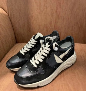 Chaussures de sport haut de gamme DSYX pour hommes, baskets en cuir véritable confortables, plateforme classique, modèle de chaussures de course dorées effet vieilli - Product Image 1