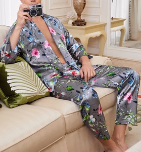 Di lusso di alta qualità da <span class=keywords><strong>uomo</strong></span> in raso di seta stampa floreale abbigliamento da notte <span class=keywords><strong>uomo</strong></span> due pezzi Set di abbigliamento Top <span class=keywords><strong>camicia</strong></span> e pantaloni <span class=keywords><strong>pigiama</strong></span> - Product Image 5