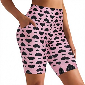 Shorts Deportivos de Punto para Mujer, Cintura Alta, Estampado de Corazones Rosados, con Bolsillos, Secado Rápido, Cintura Elástica, Corte Regular - Product Image 1