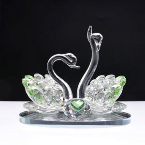 Soporte para perfume Crystal Swan para salpicadero de coche, soporte con ventosa, adorno decorativo portátil con diseño de corazón rojo - Product Image 2