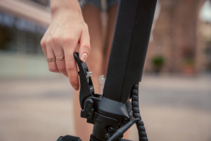 Trottinette Électrique Pliable Professionnelle Tout-Terrain avec Suspension Intégrale, Moteur Brushless, Batterie Lithium 15AH, Autonomie 40-60km, Expédition Rapide - Product Image 5
