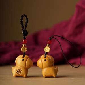 Porte-clés pendentif cheval en bois de santal, breloque cheval du zodiaque chinois en bois pour sac à dos et téléphone, cadeau du Nouvel An fait main - Product Image 3