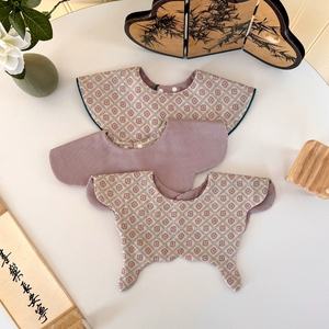 Bavoir en gaze pour bébé style chinois, en pur coton, double face, doux, absorbant, motif pétale et <span class=keywords><strong>papillon</strong></span>, <span class=keywords><strong>serviette</strong></span> anti-salive - Product Image 2