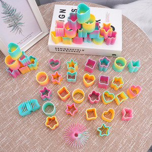 ห่วงฮูลาฮูปสีรุ้ง 48 ชิ้น ของเล่นพลาสติกรูปทรงไม่สม่ำเสมอสำหรับเด็ก ของขวัญสำหรับงานปาร์ตี้ - Product Image 3