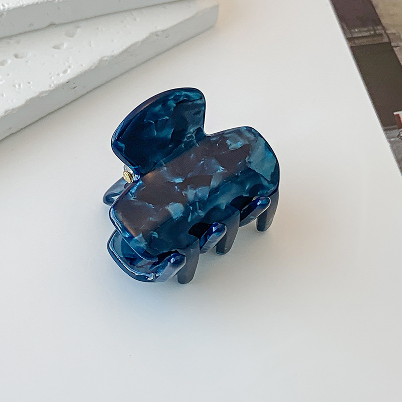 Azul oscuro