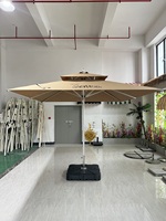 Parasol carré à mât central, auvent extérieur avec base d'eau, parasols décoratifs de style indien, chaises longues de plage avec parasols, table