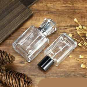 Vaporisateur <span class=keywords><strong>de</strong></span> <span class=keywords><strong>parfum</strong></span> en verre transparent <span class=keywords><strong>de</strong></span> luxe <span class=keywords><strong>de</strong></span> 30ml 50ml, avec bouchon en aluminium, flacon <span class=keywords><strong>Parfum</strong></span> Vide, flacon <span class=keywords><strong>de</strong></span> <span class=keywords><strong>parfum</strong></span> carré <span class=keywords><strong>de</strong></span> 50ml - Product Image 2