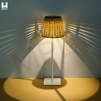 Lampe solaire d'extérieur pour jardin, étanche, en osier, lampe de table solaire pour patio, balcon, alimentée par énergie solaire, port de charge USB, design moderne