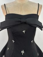 S-XL Großhandel Französisches Hochwertiges Perlenbesetztes Schleifenkleid - Vietnamesisches Nischendesign Elegantes Damen-Freizeitkleid Sommer Hochgeschnittenes A-Linien-Kurzkleid