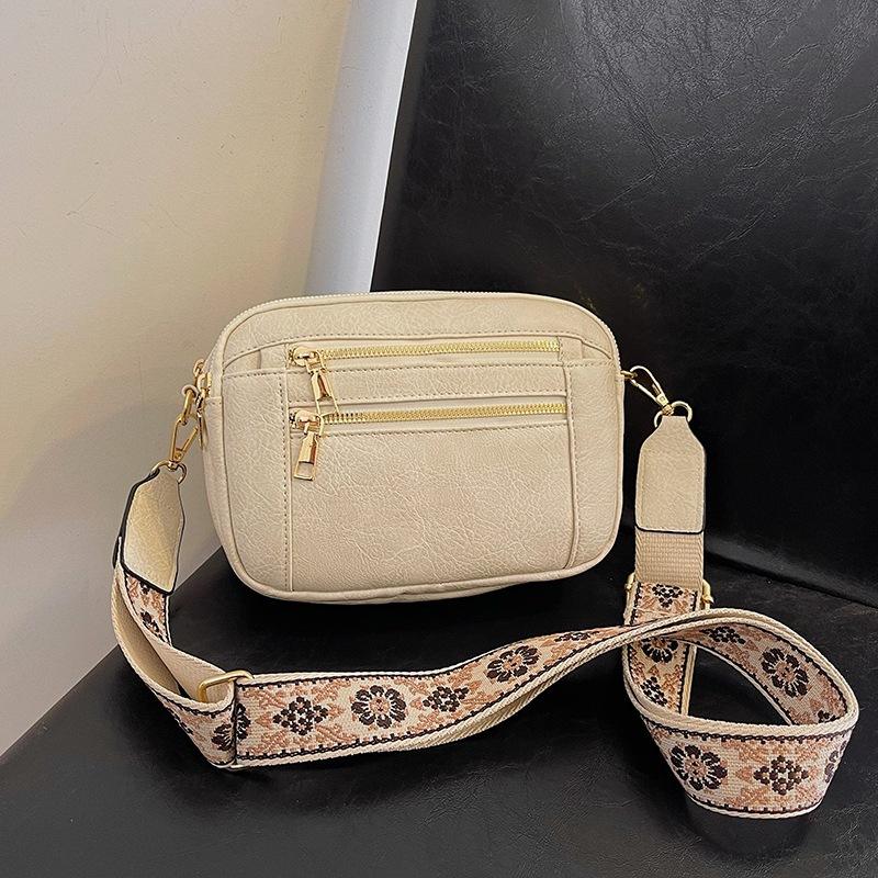 สีขาวนวล