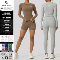 Ensemble de yoga 3 pièces respirant et léger pour femme : haut à manches longues, short taille haute et leggings longs pour la gym et la course à pied