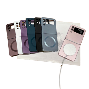Étui de téléphone magnétique en silicone avec peinture métallique antichoc de luxe pour Samsung Galaxy Z FLIP 7 6 5 4 3, compatible avec la charge sans fil - Product Image 1