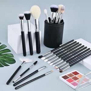 Sang Trọng Thân Thiện Với Môi Trang Điểm Bàn Chải Với Biểu Tượng Tùy Chỉnh Fan Phong Cách Cho Khuôn Mặt/Mắt Kem Che Khuyết Điểm Nhãn Hiệu Riêng OEM Mỹ Phẩm Công Cụ Bàn Chải Thiết Lập - Product Image 3