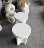 Table d'appoint en pierre calcaire naturelle avec design moderne, style simple et élégant pour salon, chambre, hôtels, appartements, villas