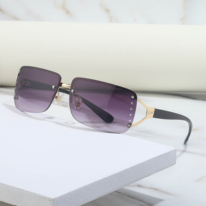 Lunettes de soleil personnalisées sans monture avec strass pour femmes, verres PC UV400, tenues tendance, vente en gros XH2241 - Product Image 2