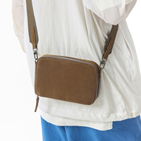 Sac à bandoulière mini unisexe en daim de luxe avec logo personnalisé, sac à bandoulière décontracté en daim souple et durable pour les voyages quotidiens