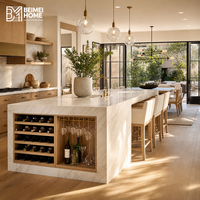 Îlot de cuisine personnalisé avec bar à vin, armoire en chêne blanc massif, rangement intégré pour maison à concept ouvert