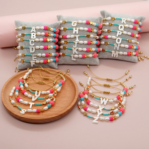 Pulsera de perlas de concha de 26 letras, oro de 18 quilates, regalos coloridos de corazón, abalorios de letras para pulseras, pulseras con cuentas - Product Image 1
