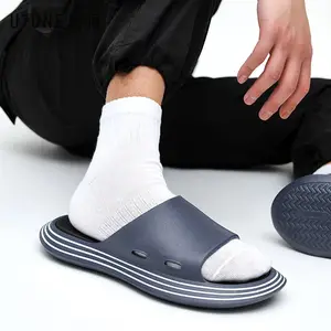 New Fashion Trend Summer Men's Beach Slippers Breathable and Massaging Platform Sole Anti-Odor Outdoor Slippers for Spring