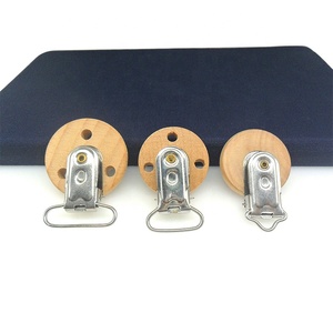 Clip personalizado para chupete de bebé, Clip de madera para chupete con logotipo grabado - Product Image 5