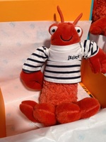 JellyCats Peluche Homard Marin 28 cm, Adorable Animal Marin Rouge, Poupée en Peluche Douce avec Tenue Marine, Idéal pour Cadeaux d'Anniversaire
