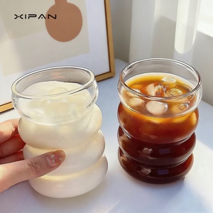 Copo Criativo de Vidro Borossilicato Ondulado Resistente ao Calor, Durável e Elegante, com Efeito Ondulado, Empilhável, 300ml, para Café Gelado, Lavável na Máquina de Lavar Louça - Product Image 1