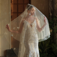 Accessoires de mariage simples et longs voile perle papillon robe de mariée principale premium fait à la main fleur voile de mariée avec un train