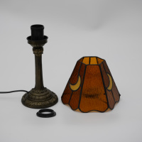 Lampe de table de chevet rétro pour chambre à coucher, décoration d'intérieur, lampe de table vintage en métal avec verre teinté LED et lune