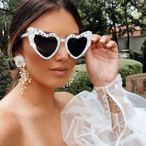 Gafas de Sol Personalizadas con Logotipo para Despedida de Soltera 2025, Gafas de Sol con Forma de Corazón y Perlas UV400 para Mujer - Product Image 2