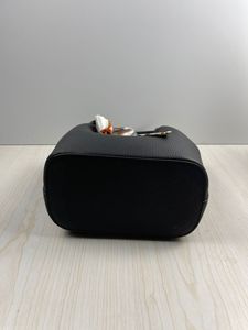 Bolso de Mano y Bandolera de Cuero Negro, Venta Directa de Fábrica 2023 - Product Image 3