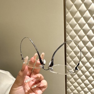 กรอบแว่นตาไทเทเนียมไร้ขอบ Danyang ทรงรี เลนส์เรซิ่น สำหรับทั้งชายและหญิง เปลี่ยนสีได้ตามสภาพแสง - Product Image 1