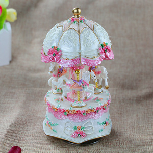 Boîte à musique en dentelle florale en gros, boîte musicale rotative avec cheval, ornement vintage en résine, carrousel, cadeau <span class=keywords><strong>pour</strong></span> mariage, anniversaire, Saint-Valentin - Product Image 6
