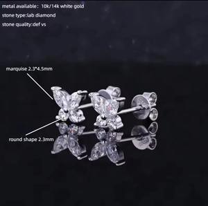 Vente flash : Boucles d'oreilles en or blanc 18 carats en forme de papillon, serties de diamants de laboratoire taille marquise et taille rond, disponibles à prix compétitif - Product Image 3