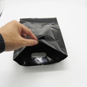 Bolsa de Plástico Personalizada para Regalos y Compras con Asa Impresa y Embalaje de Tela - Product Image 6