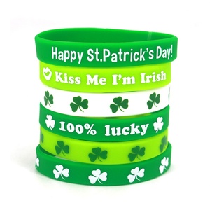 Bracelet en silicone trèfle porte-bonheur Youmigift pour la Saint-Patrick, personnalisable, idéal pour les fêtes à thème et commémorations irlandaises - Product Image 1