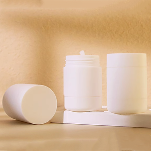 Envase <span class=keywords><strong>de</strong></span> bálsamo para el cuidado <span class=keywords><strong>de</strong></span> los labios <span class=keywords><strong>de</strong></span> plástico blanco vacío <span class=keywords><strong>de</strong></span> 15g con logotipo personalizado, máscara <span class=keywords><strong>de</strong></span> labios, loción, imprimación, botellas giratorias, protector solar, embalaje <span class=keywords><strong>de</strong></span> crema <span class=keywords><strong>de</strong></span> <span class=keywords><strong>manos</strong></span> - Product Image 1