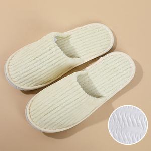 Pantoufles en molleton de corail 8mm biodégradables jetables <span class=keywords><strong>et</strong></span> écologiques pour hôtels haut de gamme, taille <span class=keywords><strong>et</strong></span> logo personnalisables - Product Image 1