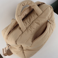 Großhandel Luxus Nylon Wickelt asche Stilvolles Logo Große Kapazität Soft Puffy Zipper Leichte, langlebige, verstellbare Riemen griffe